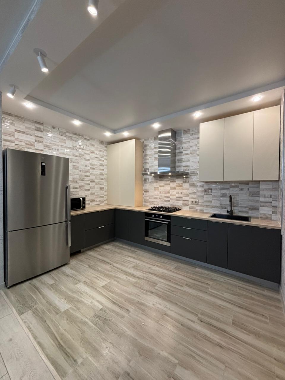 Кухонный гарнитур evogloss. Фото 1