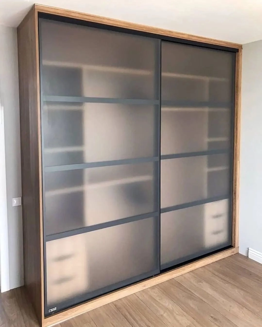 Шкаф купе в стиле лофт. Фото 1