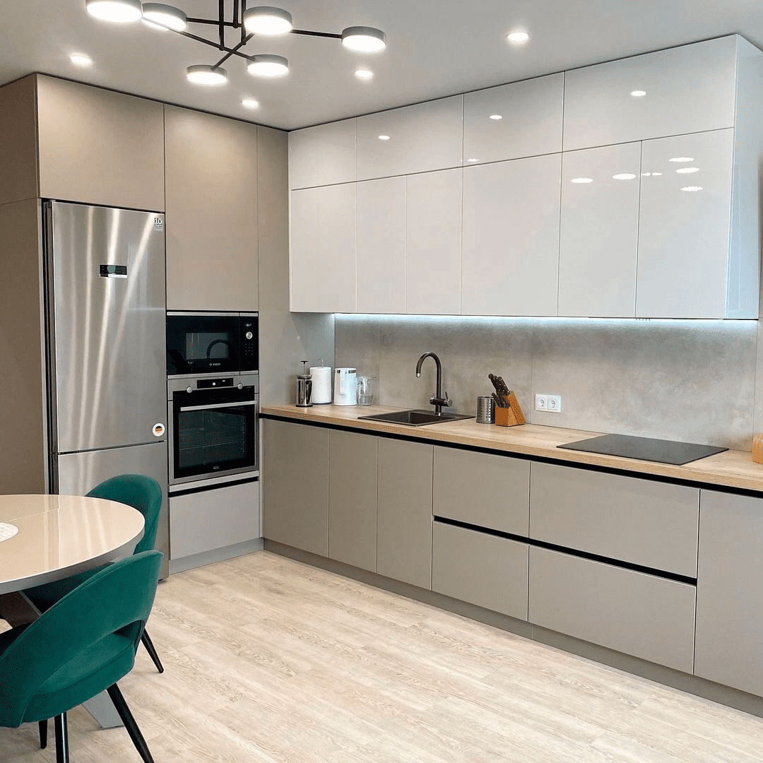 Современная кухня с деревянной столешницей . Фото 4