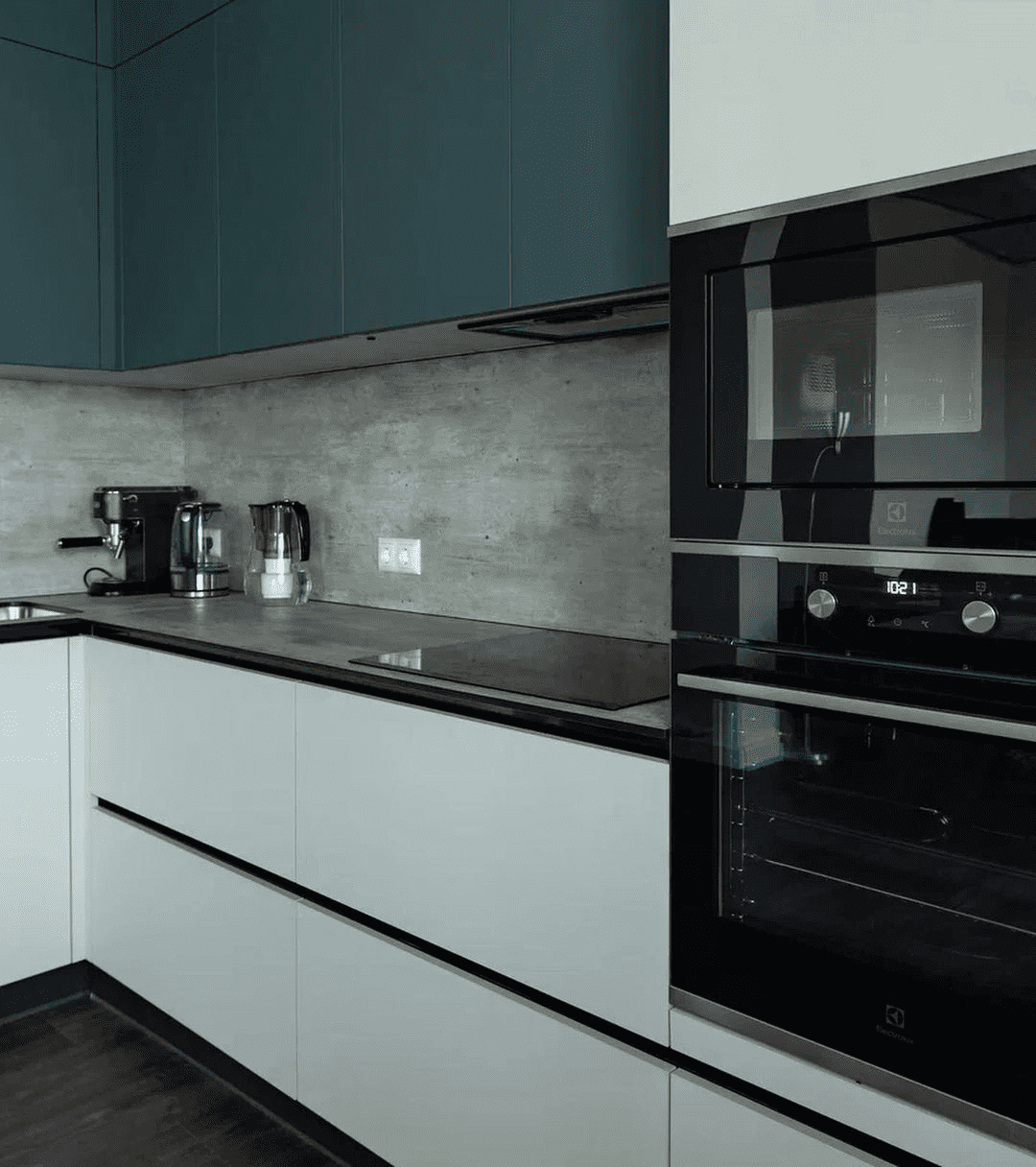 Кухня с изумрудным акцентом . Фото 4